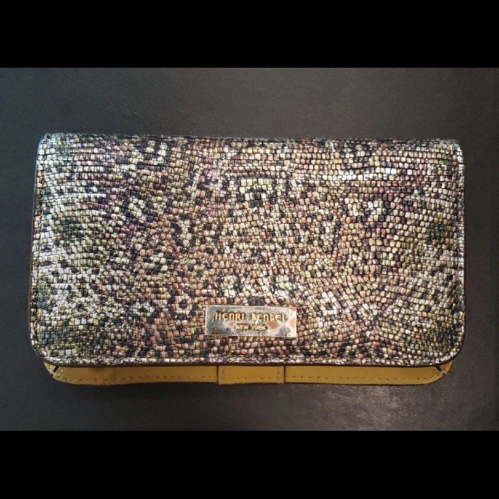 Henri Bendel phone wallet